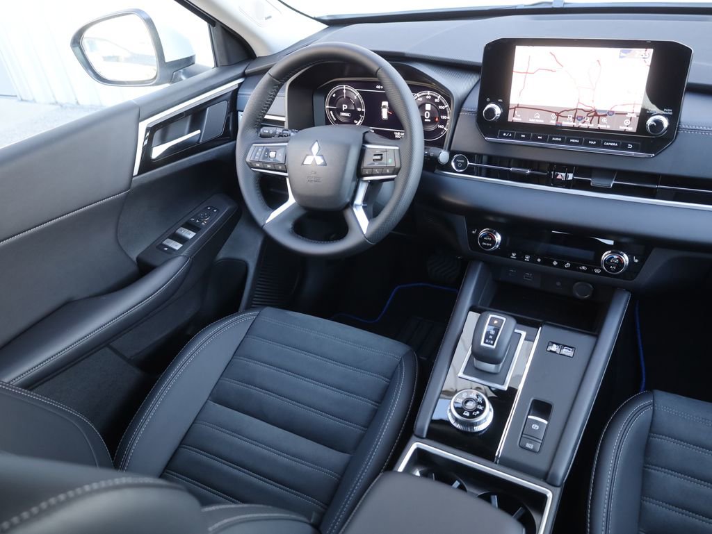 New 2025 Mitsubishi Outlander SE image 18
