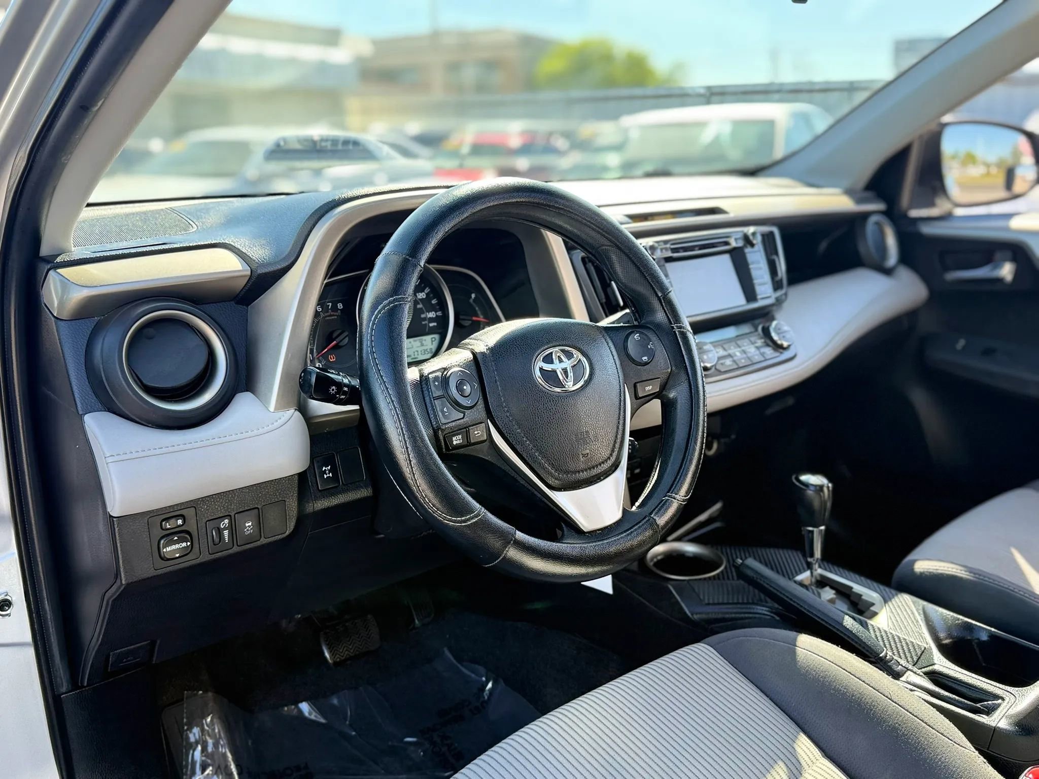 Used 2015 Toyota RAV4 XLE image 11