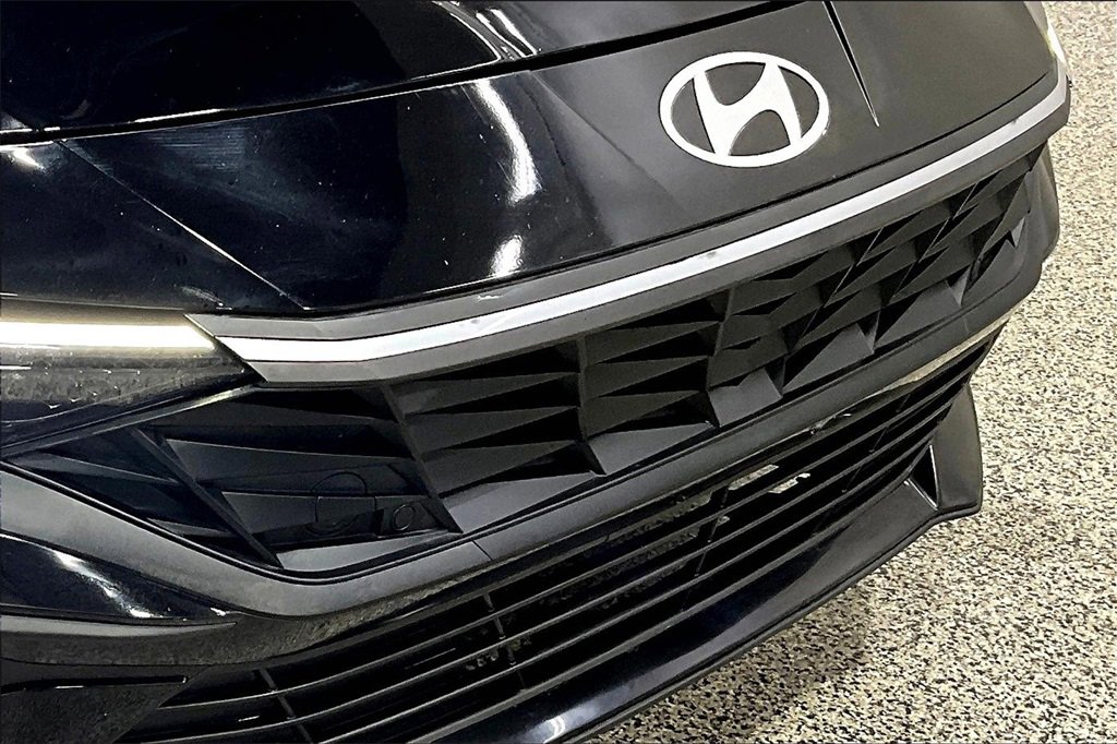 Used 2024 Hyundai Elantra SEL image 31