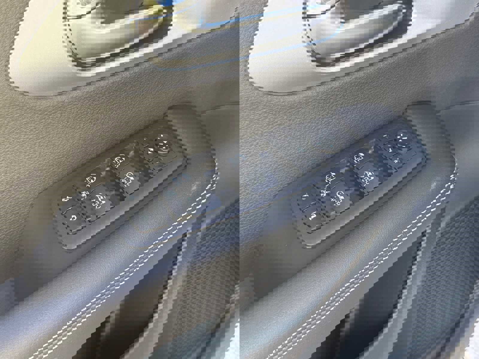 New 2026 Chrysler Pacifica Limited w/ S Appearance Package image 7