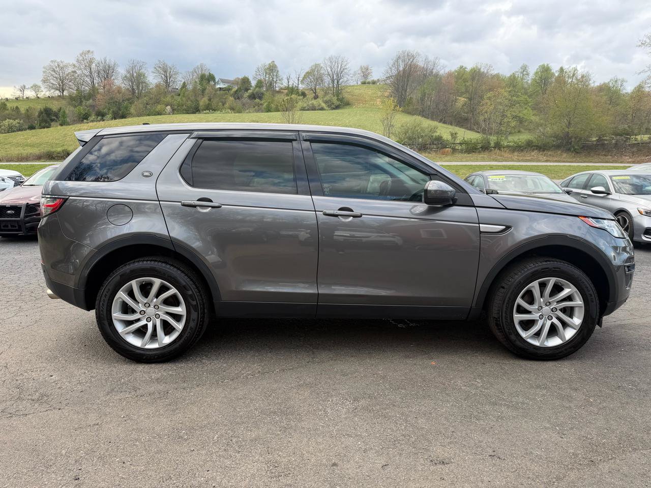 Used 2016 Land Rover Discovery Sport HSE AWD/4WD image 6