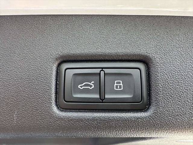 Used 2025 Audi Q5 Premium Plus w/ Premium Plus AWD/4WD image 11