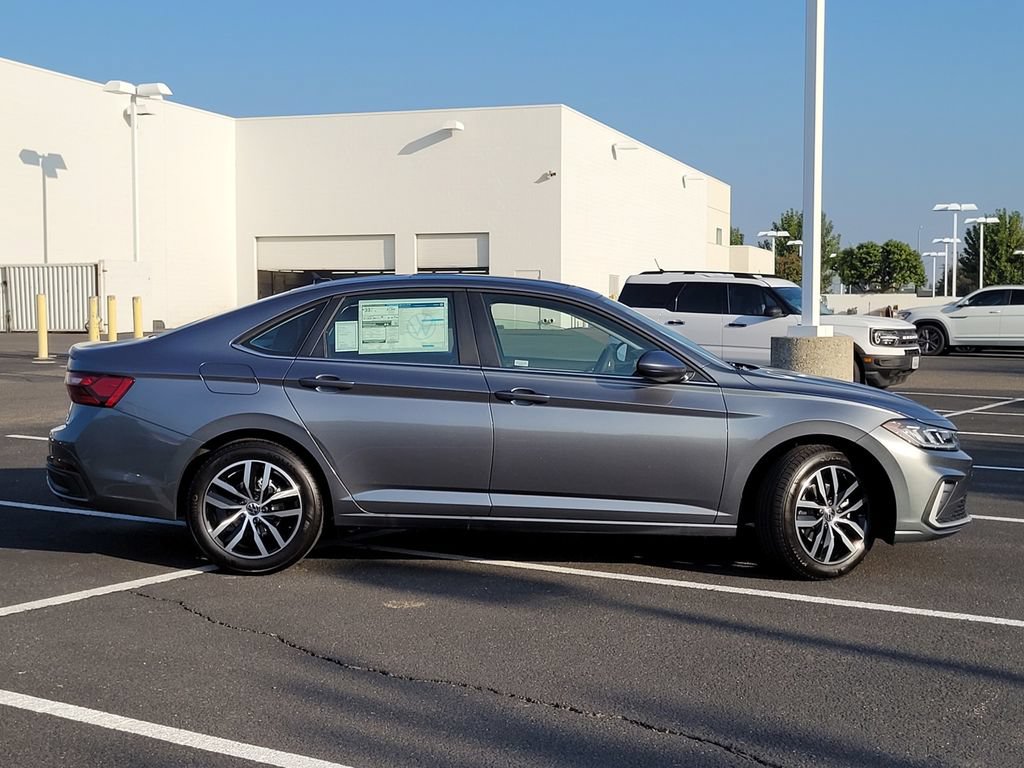 New 2026 Volkswagen Jetta SE FWD image 4
