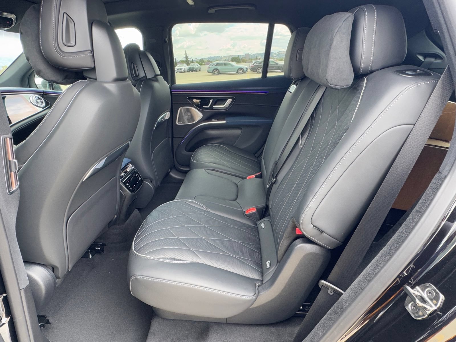 New 2026 Mercedes-Benz EQS 400 4MATIC SUV image 28
