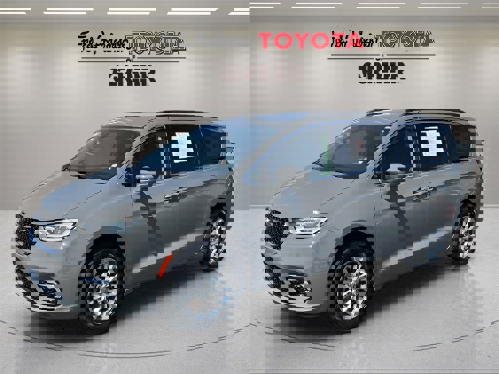 Used 2022 Chrysler Pacifica Touring-L w/ Uconnect Theater Family Group