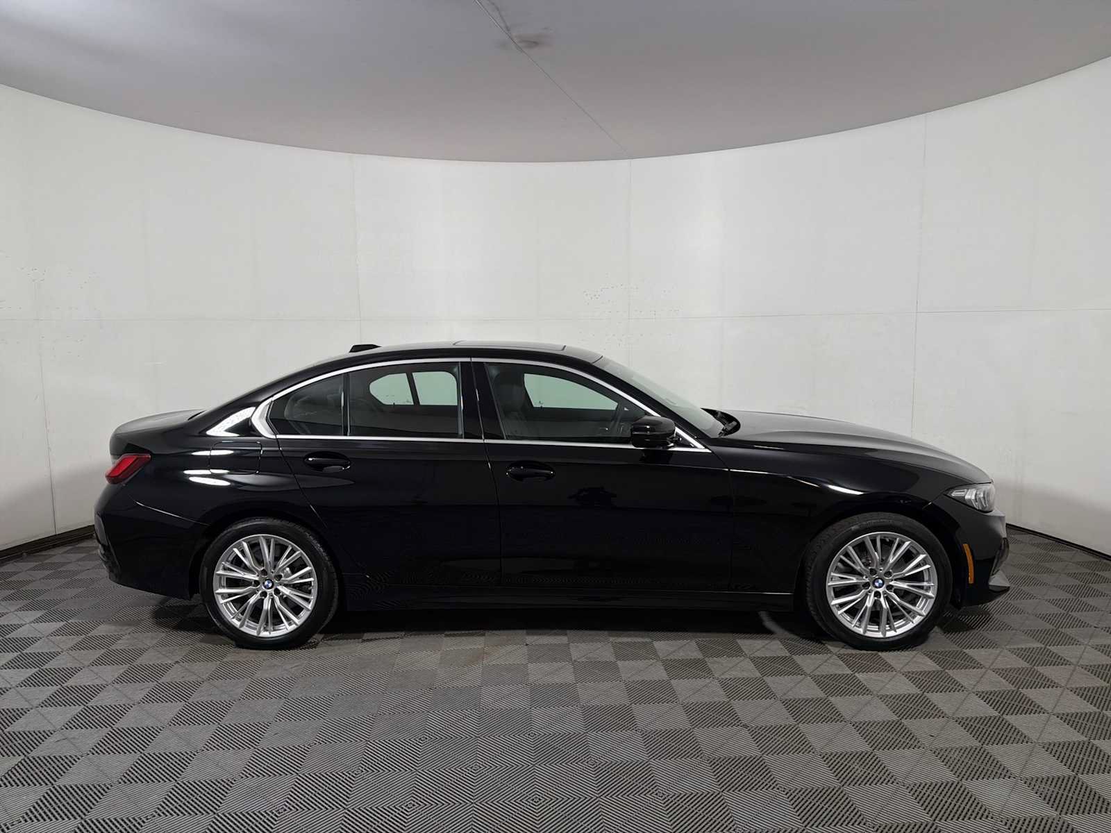 Used 2024 BMW 330i xDrive Sedan w/ Convenience Package AWD/4WD image 7