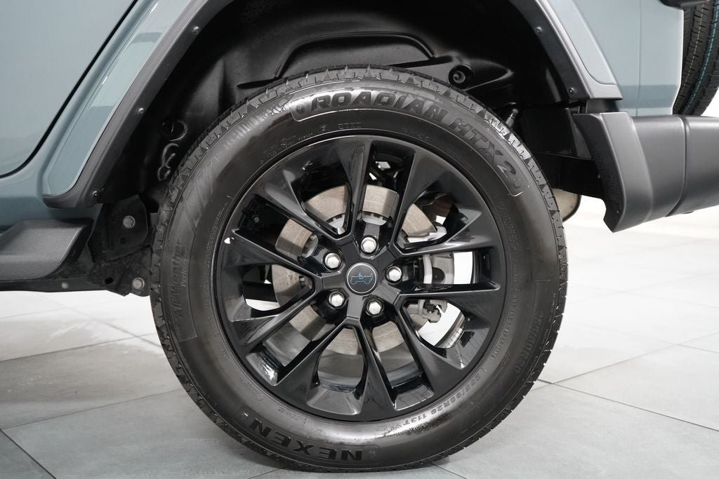 Used 2025 Jeep Wrangler Unlimited Sahara AWD/4WD image 30