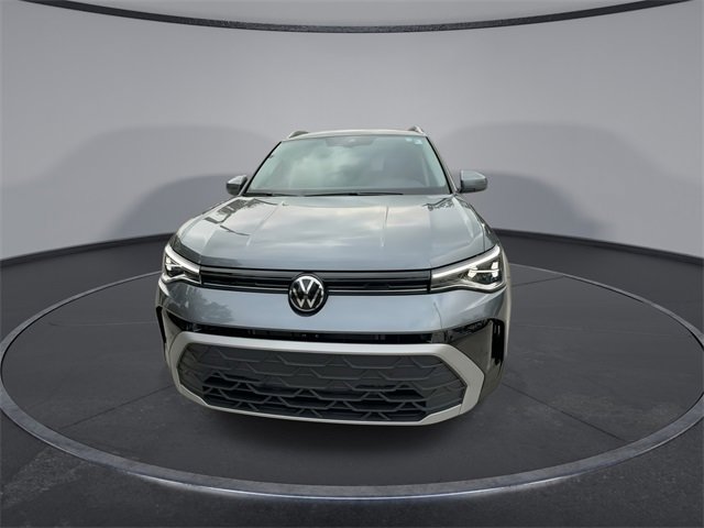 Used 2025 Volkswagen Taos SE image 3