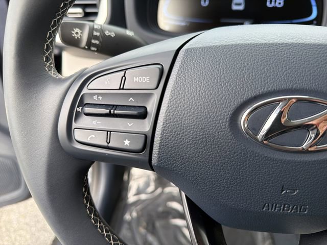 Used 2025 Hyundai Venue Limited FWD image 24