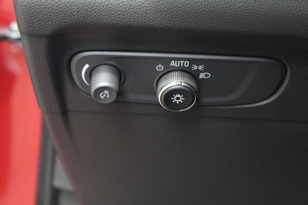Used 2023 Buick Envision Essence FWD image 36