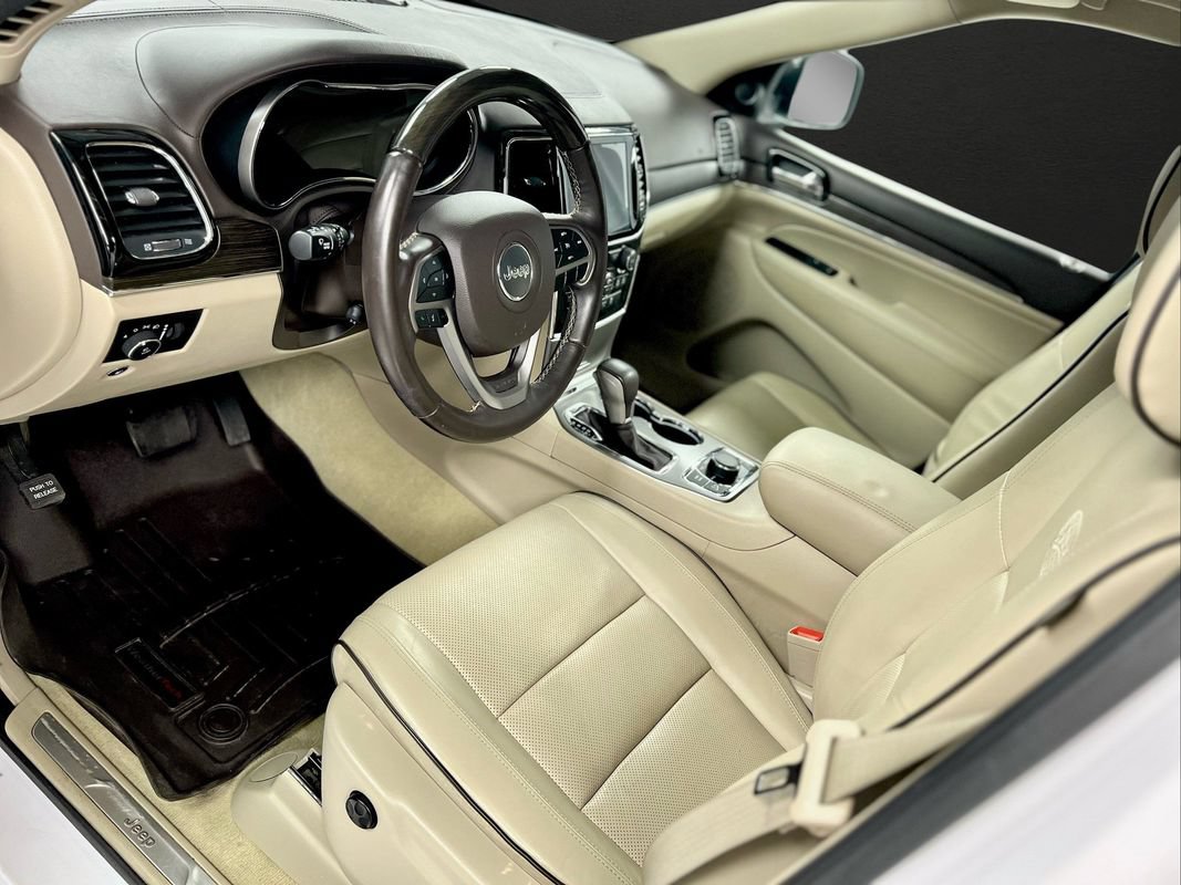 Used 2020 Jeep Grand Cherokee Overland AWD/4WD image 15