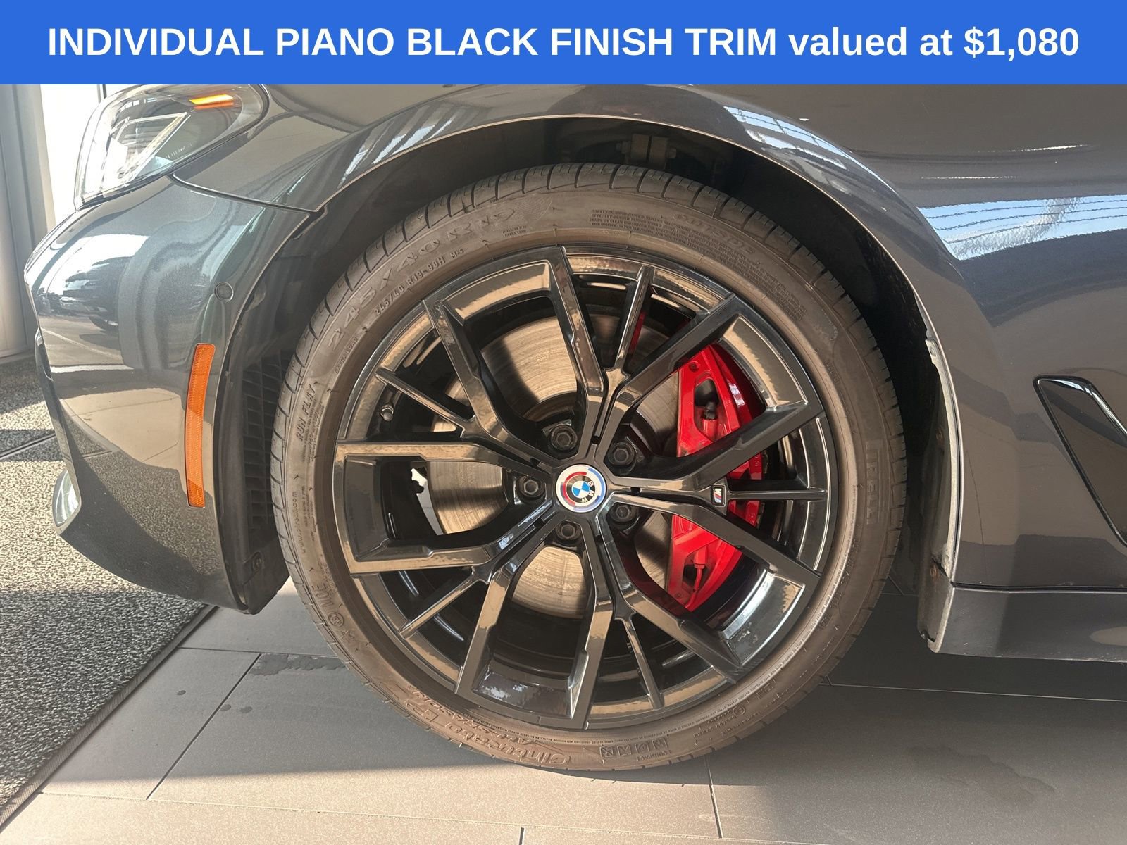 Used 2023 BMW M550i xDrive w/ Dynamic Handling Package image 5