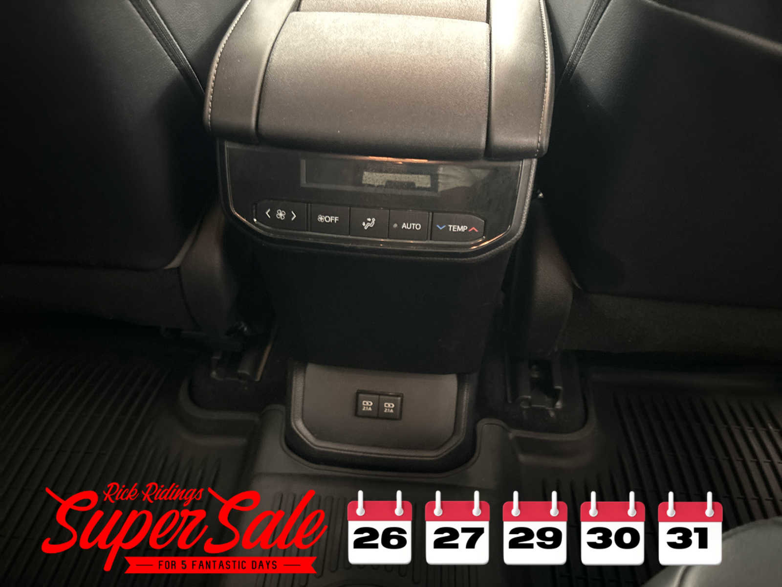 Used 2020 Toyota Highlander XLE image 18