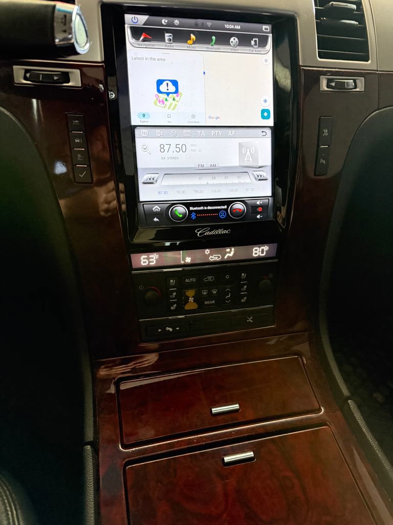 Used 2010 Cadillac Escalade Premium image 11