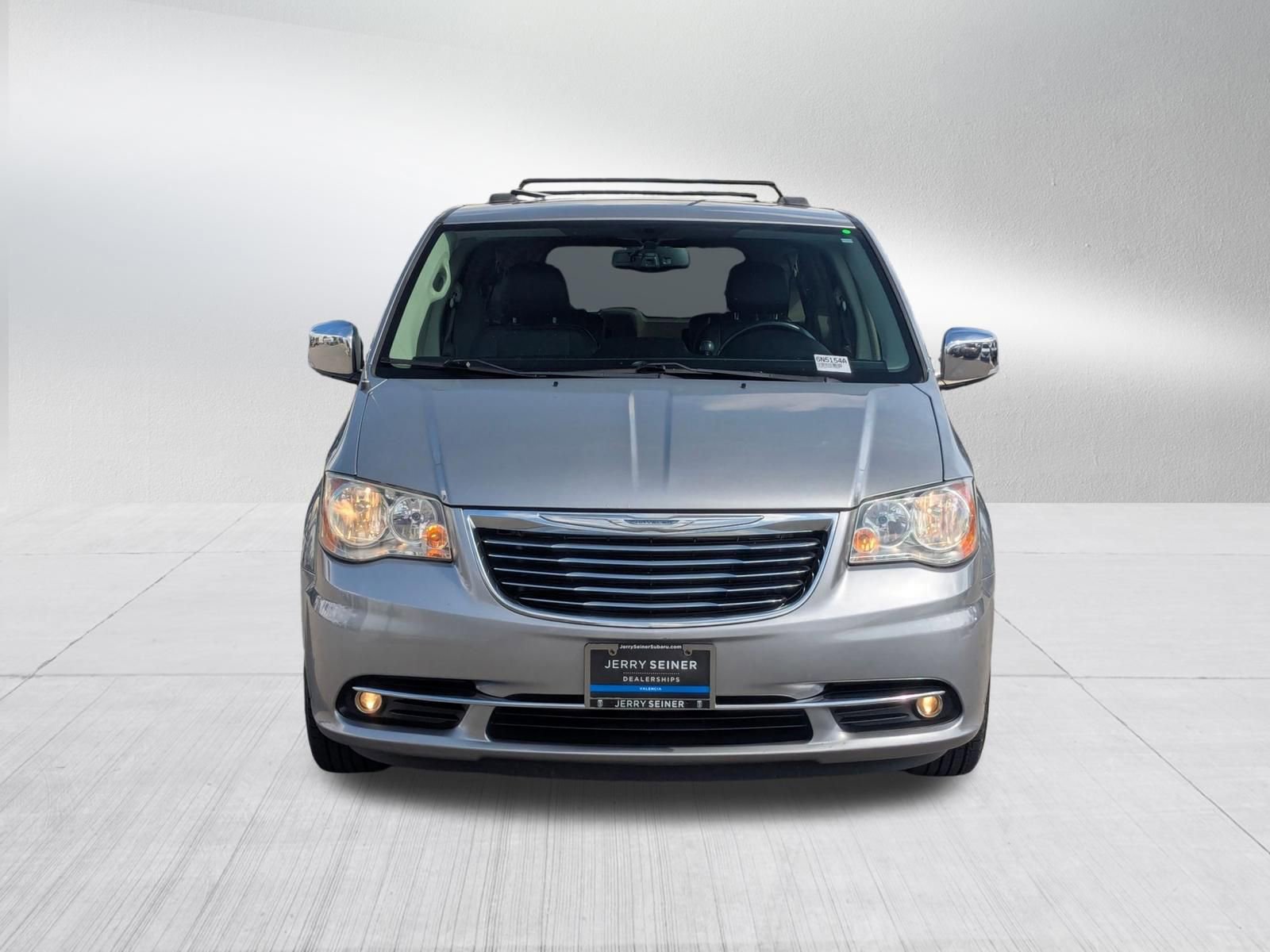 Used 2014 Chrysler Town & Country Touring-L w/ Driver Convenience Group FWD image 8