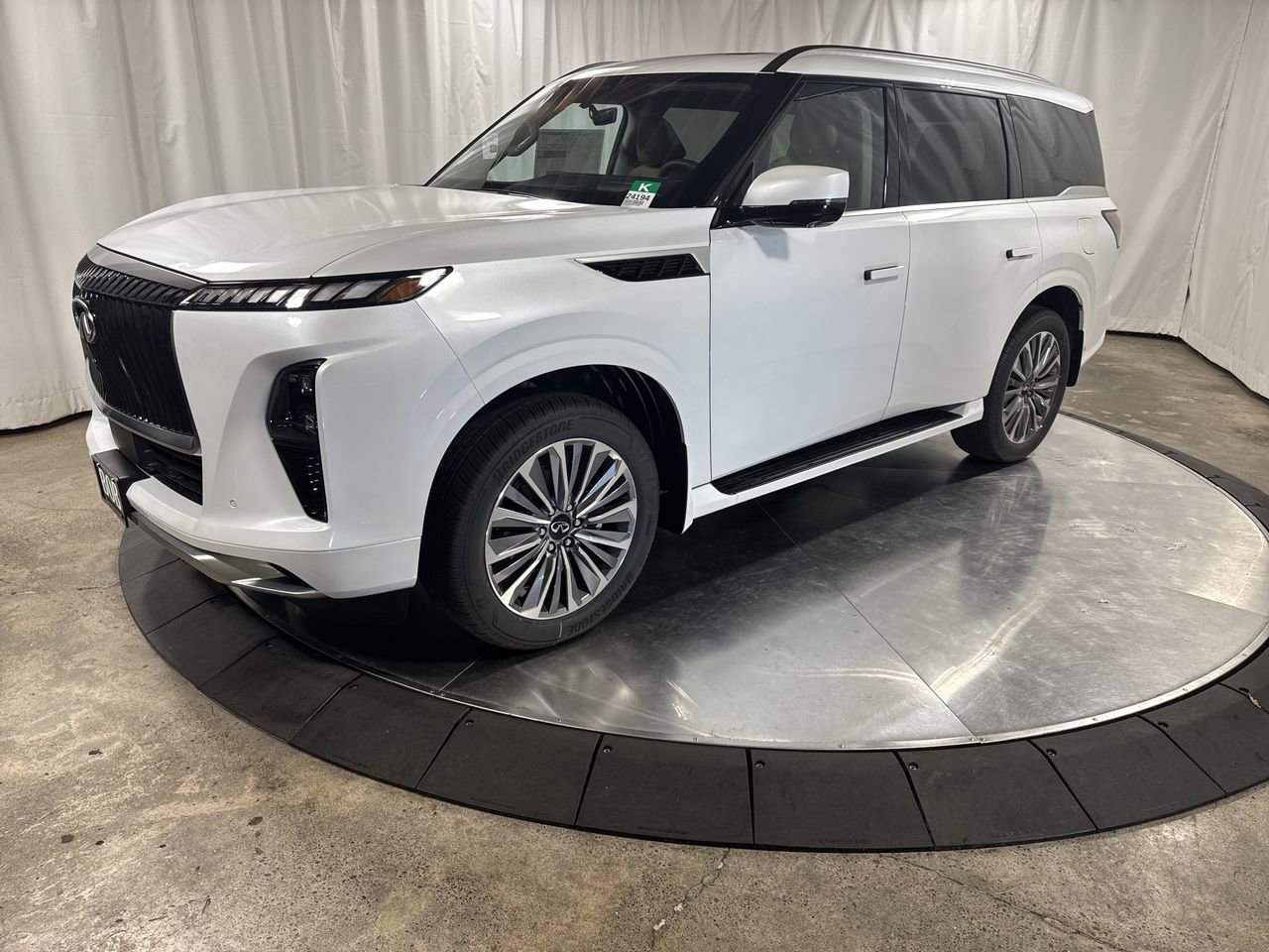 New 2025 INFINITI QX80 Luxe