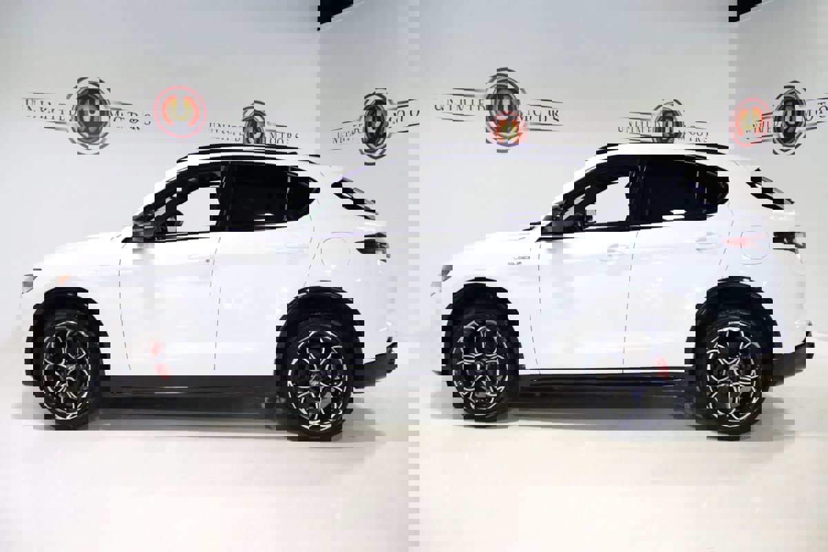 Used 2024 Alfa Romeo Stelvio Veloce image 35
