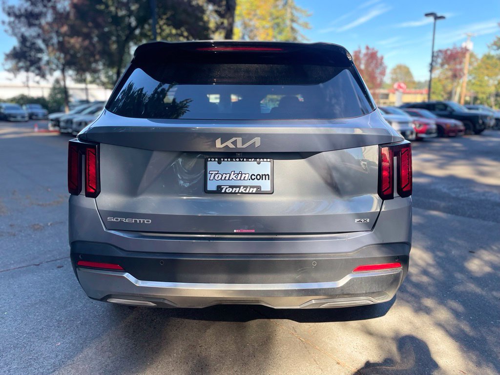 Used 2025 Kia Sorento S AWD/4WD image 5