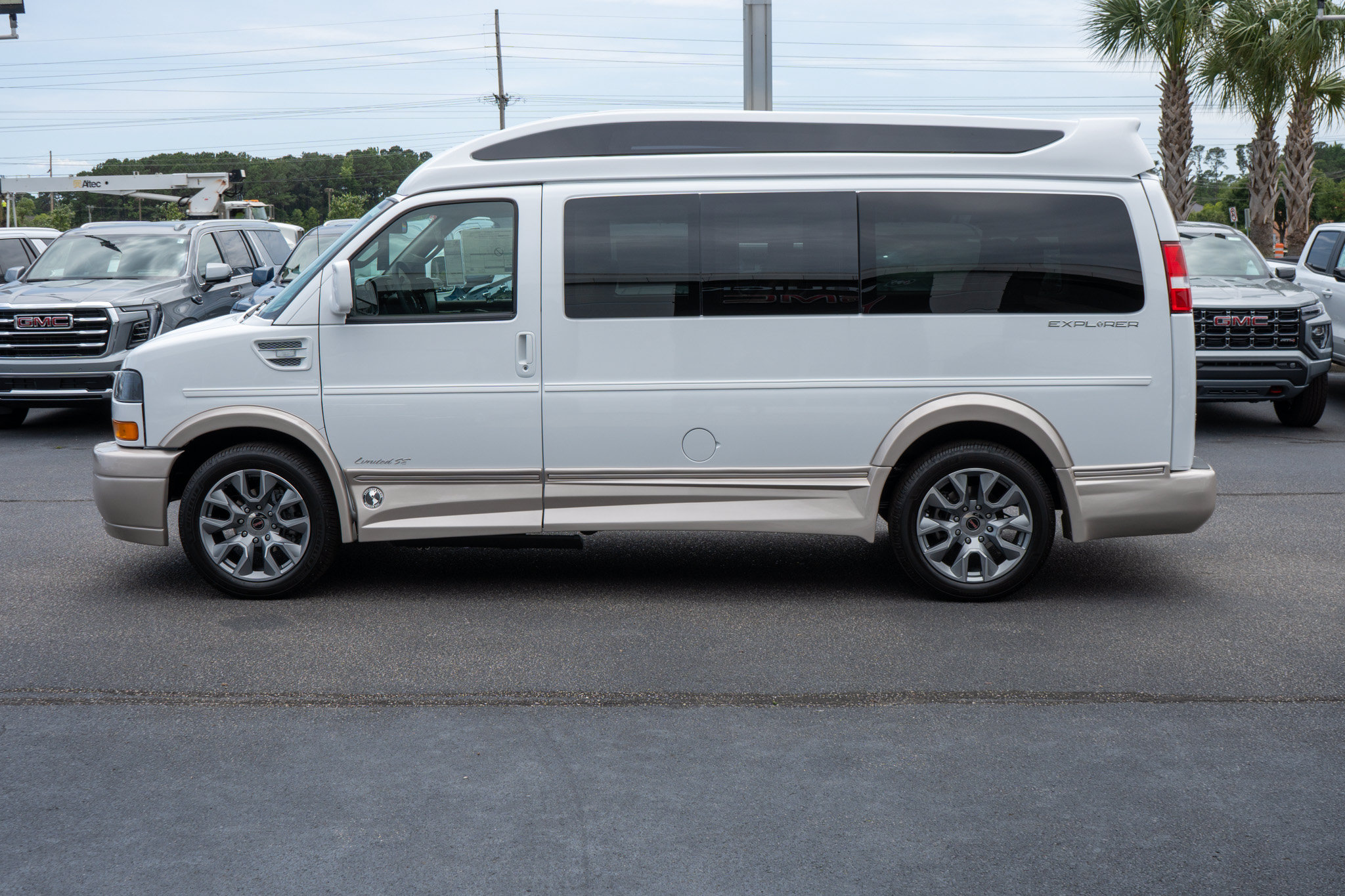 New 2026 GMC Savana 2500 w/ Driver Convenience Package RWD image 6