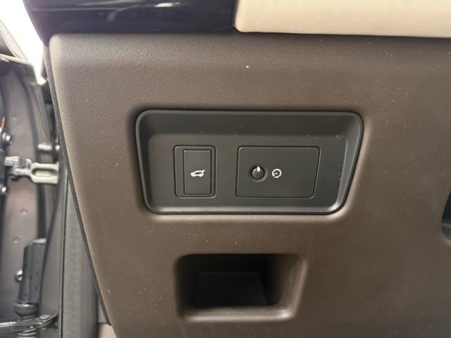 Used 2017 Land Rover Discovery HSE Luxury image 17