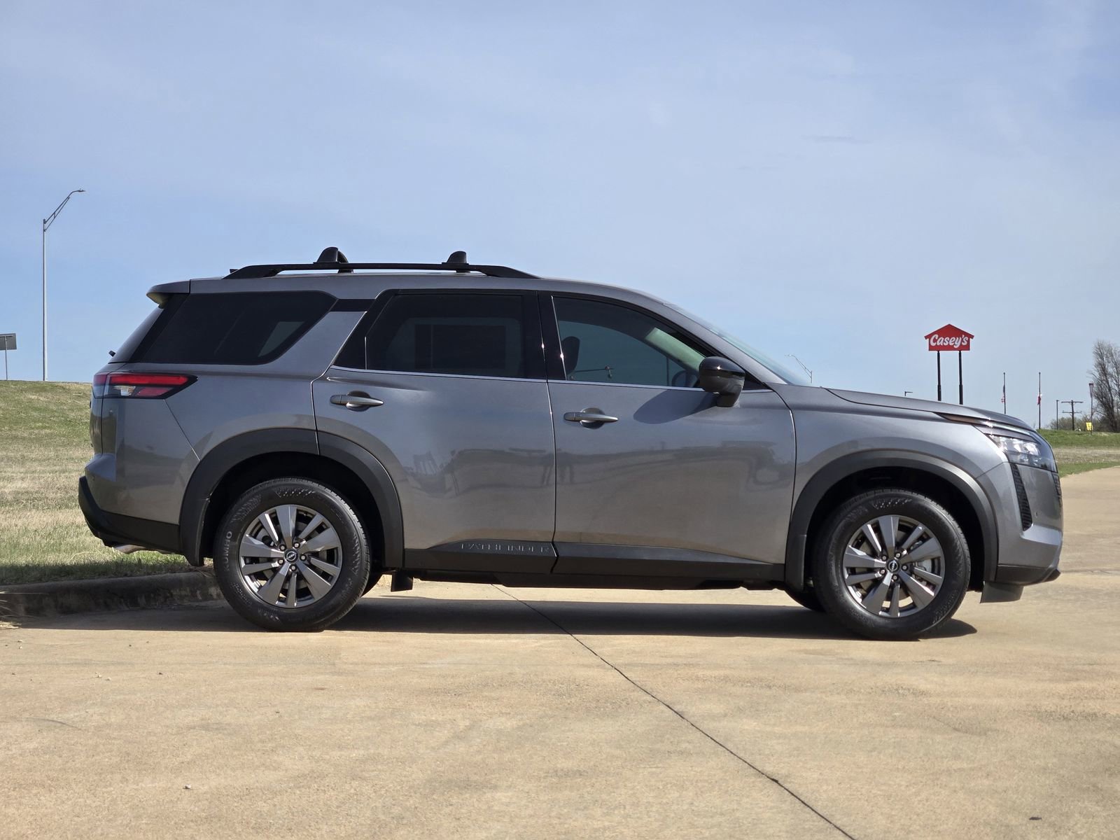 New 2026 Nissan Pathfinder SV image 7