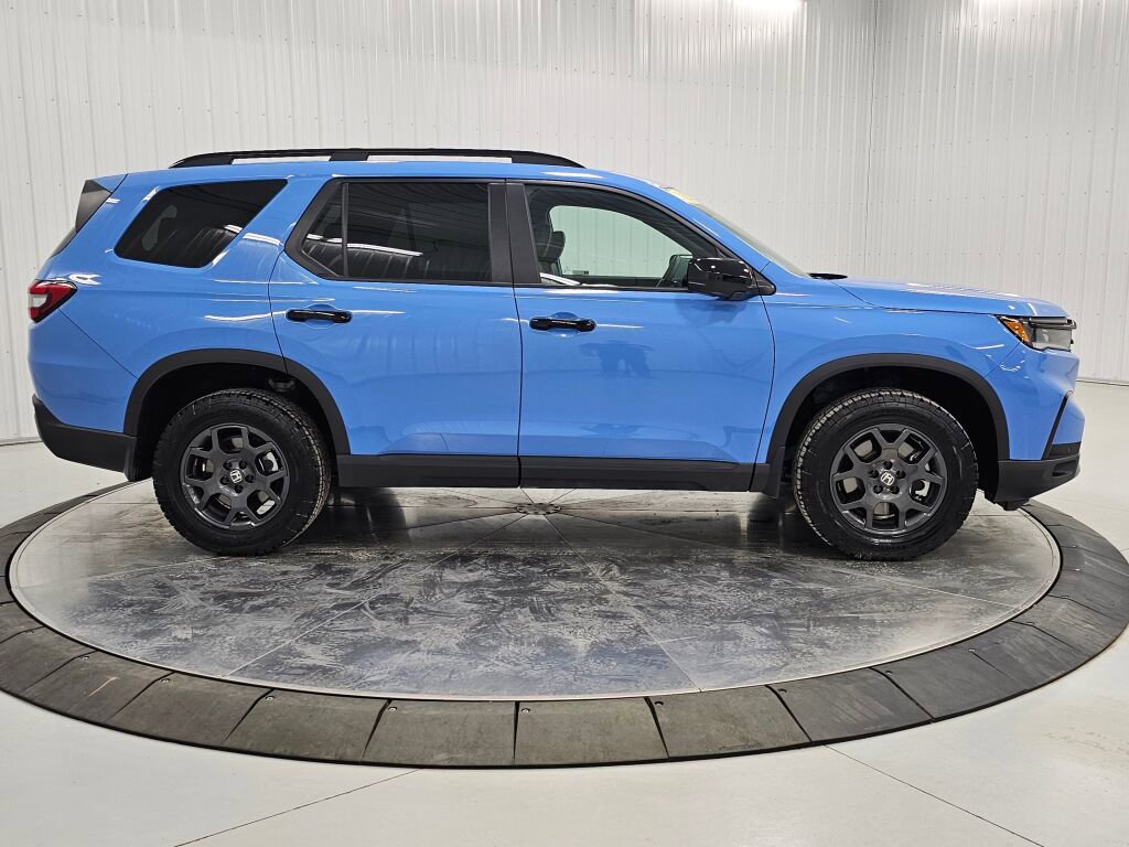 Used 2025 Honda Pilot TrailSport image 6