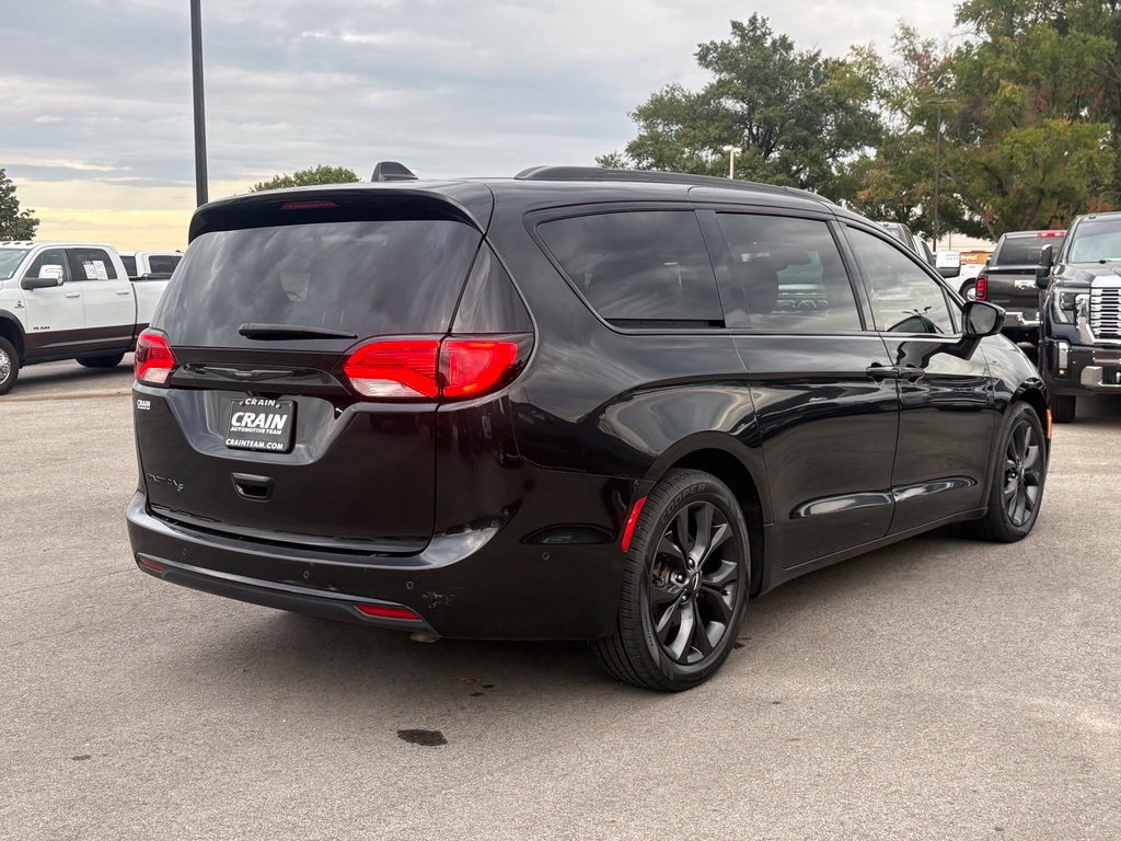 Used 2020 Chrysler Pacifica Touring w/ Advanced Safetytec Group FWD image 8