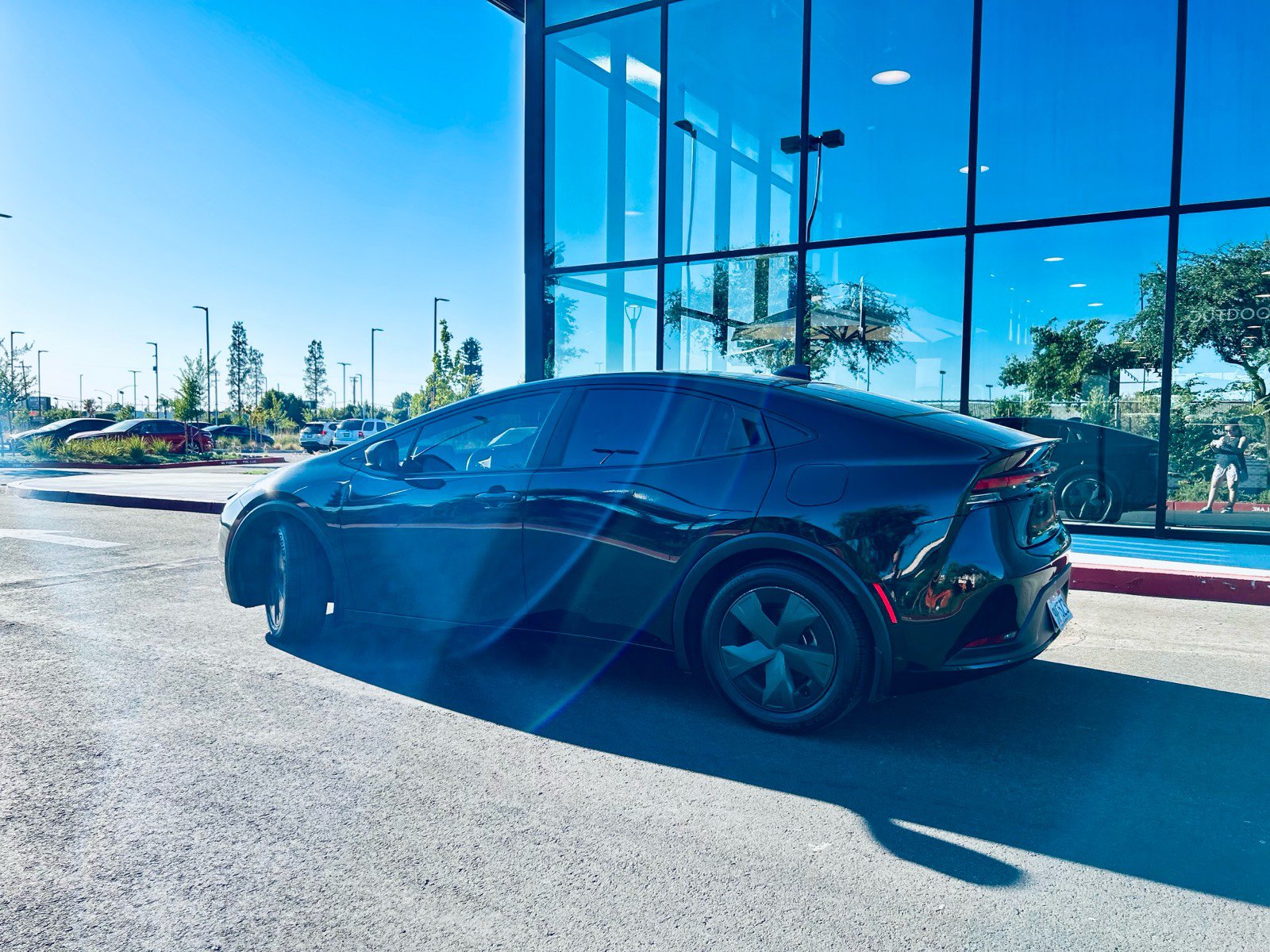 Used 2023 Toyota Prius LE FWD image 2