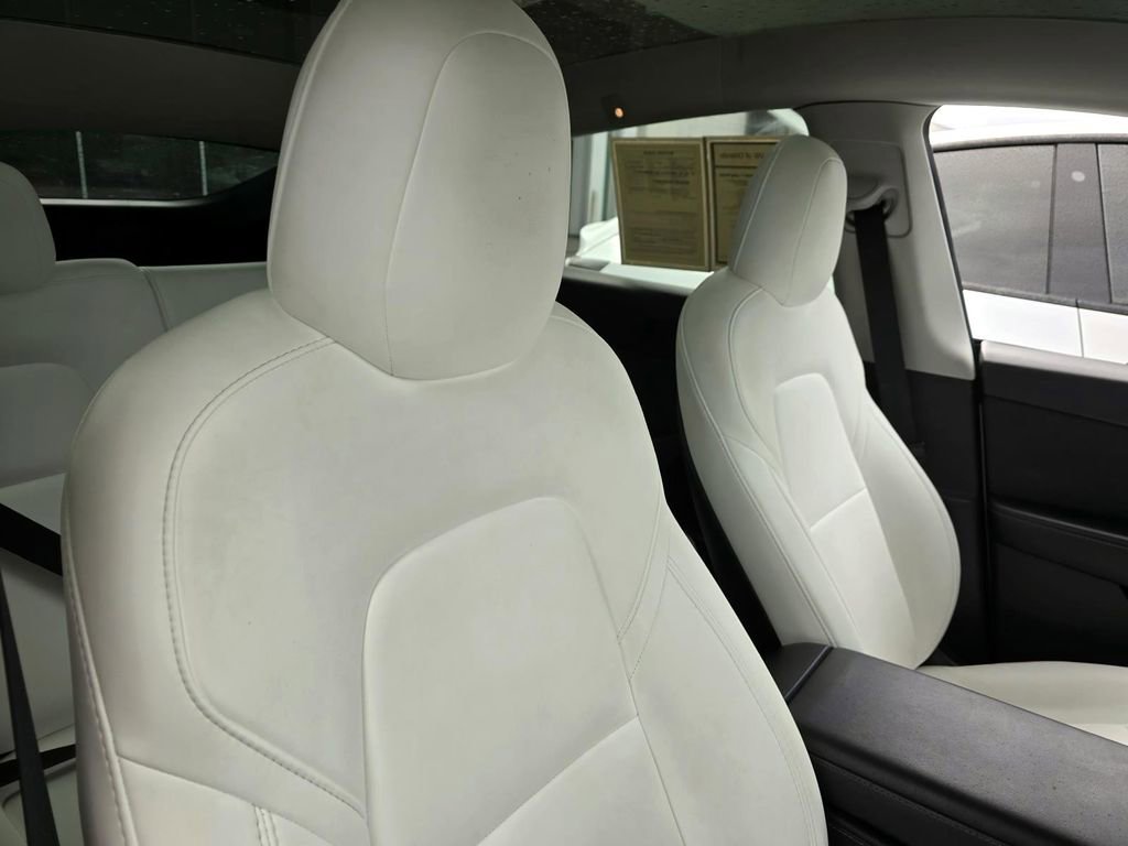 Used 2022 Tesla Model Y Long Range image 28
