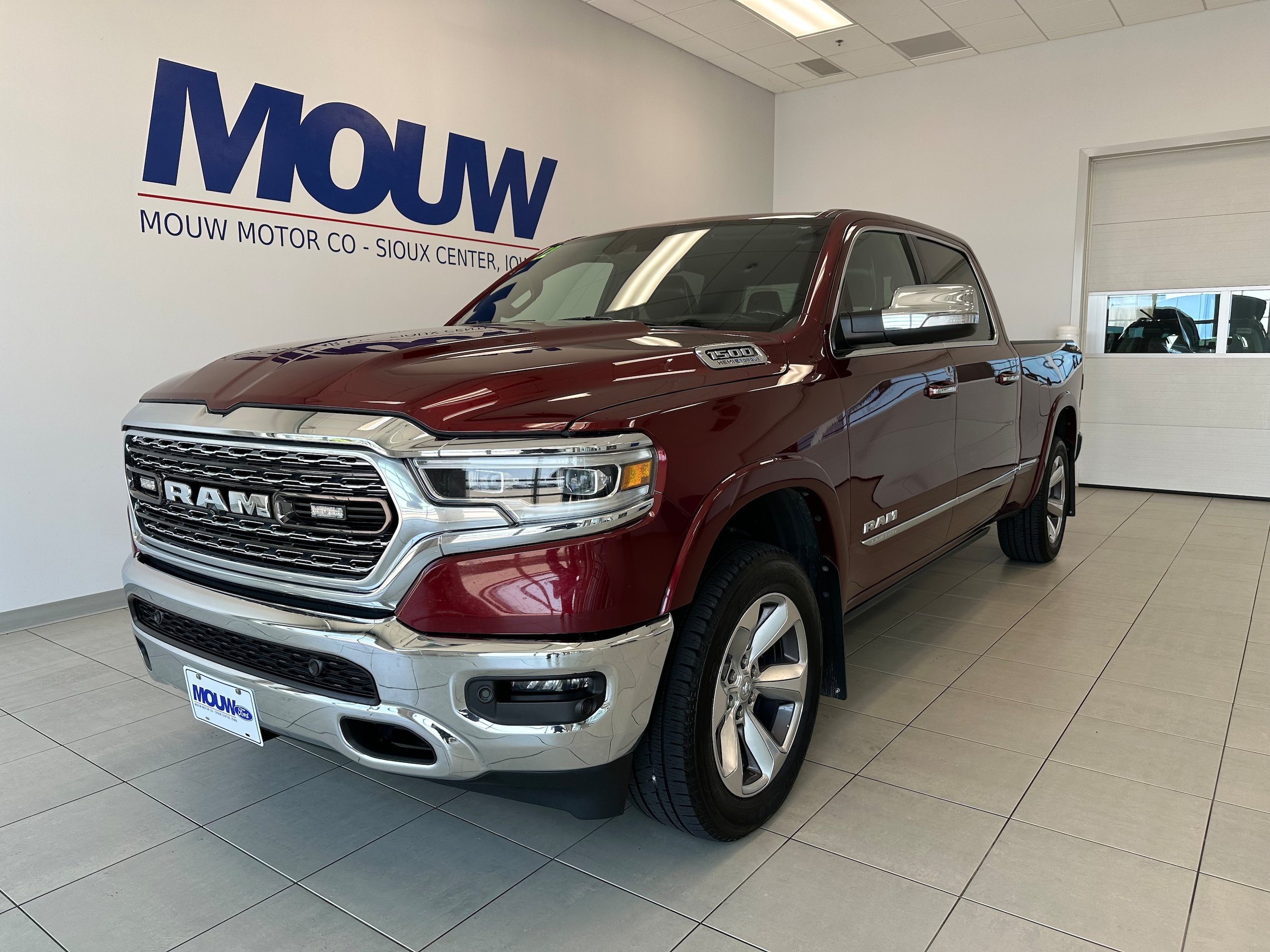 Used 2022 RAM 1500 Limited AWD/4WD image 2