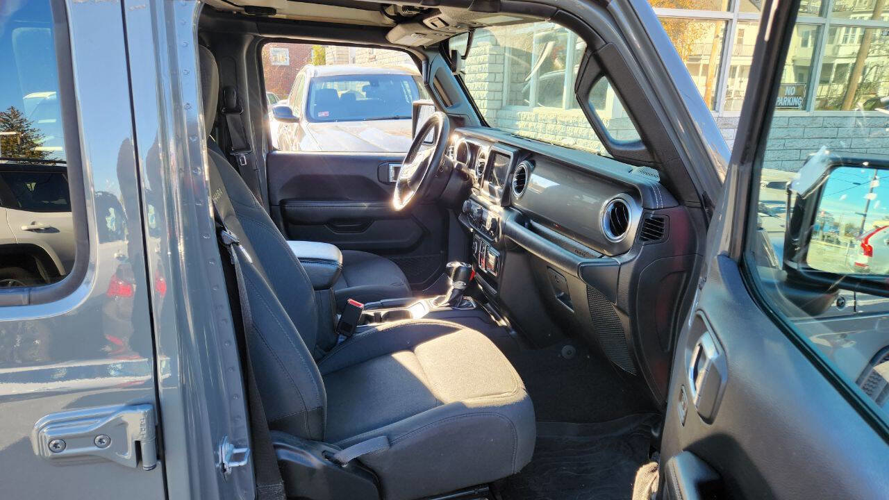 Used 2018 Jeep Wrangler Unlimited Sahara w/ Dual Top Group AWD/4WD image 17