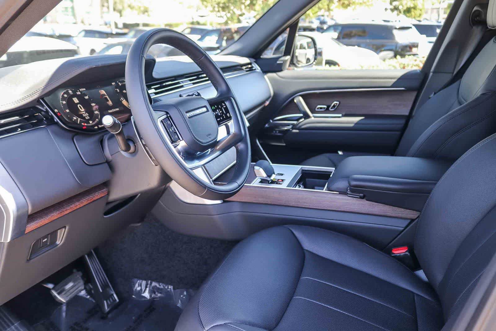 New 2026 Land Rover Range Rover Long Wheelbase SE AWD/4WD image 17