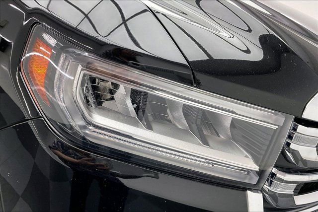 Used 2022 GMC Acadia SLE w/ Driver Convenience Package image 28