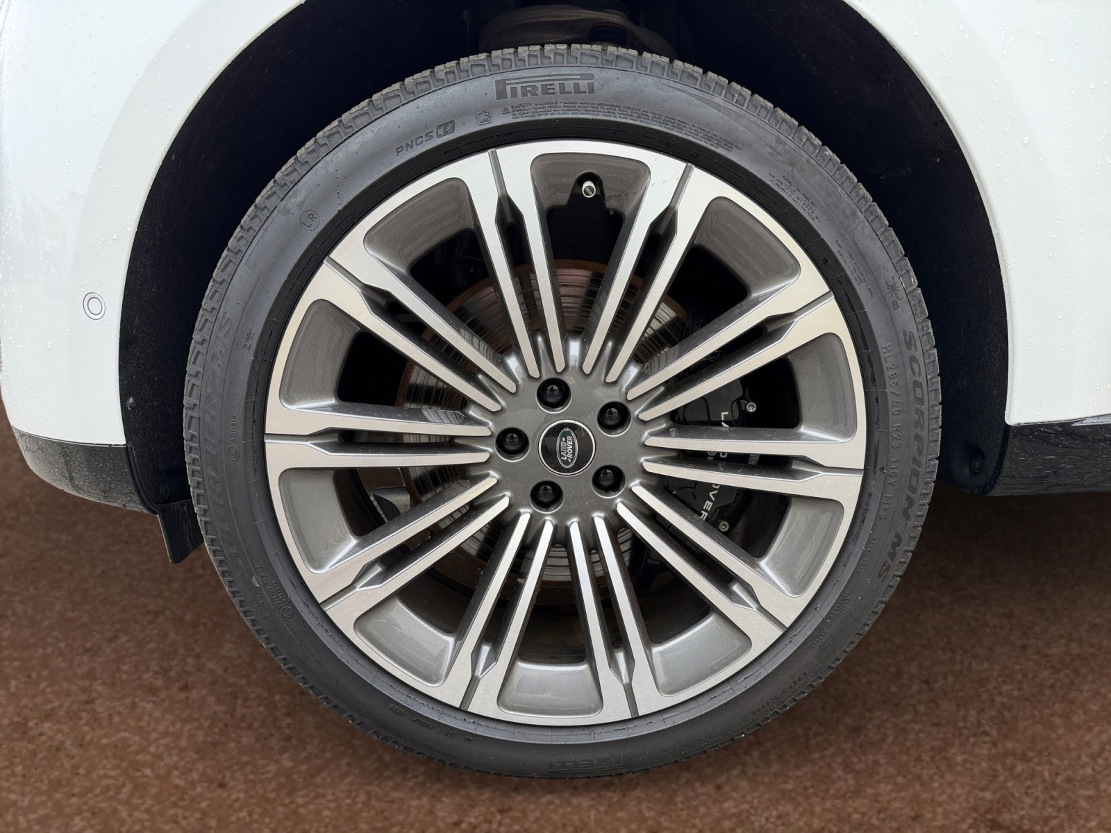 Used 2025 Land Rover Range Rover SE image 9