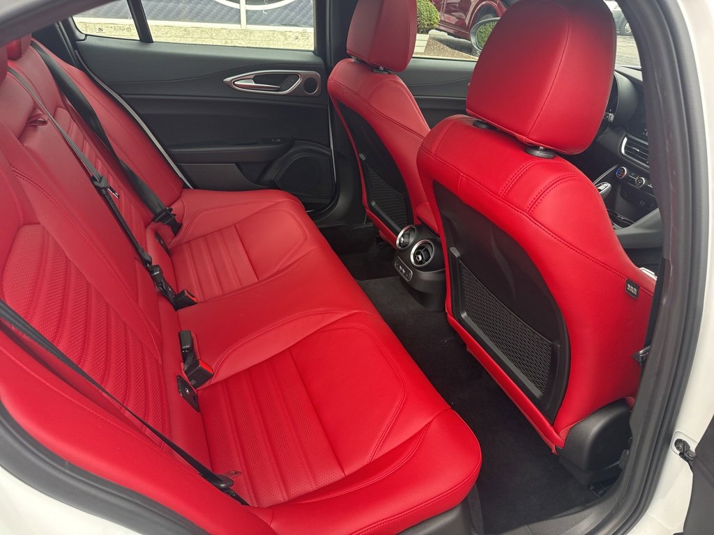 New 2025 Alfa Romeo Giulia AWD w/ Veloce Package AWD image 19