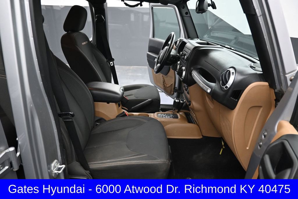 Used 2015 Jeep Wrangler Unlimited Rubicon w/ Max Tow Package AWD/4WD image 22
