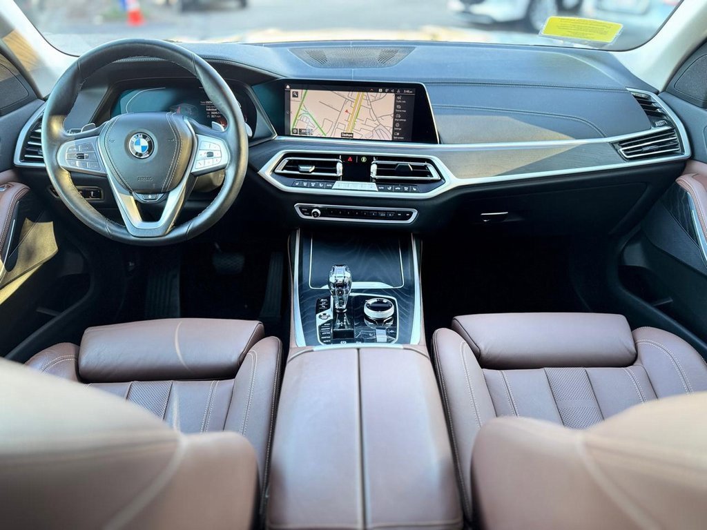 Used 2022 BMW X7 xDrive40i w/ Premium Package image 11