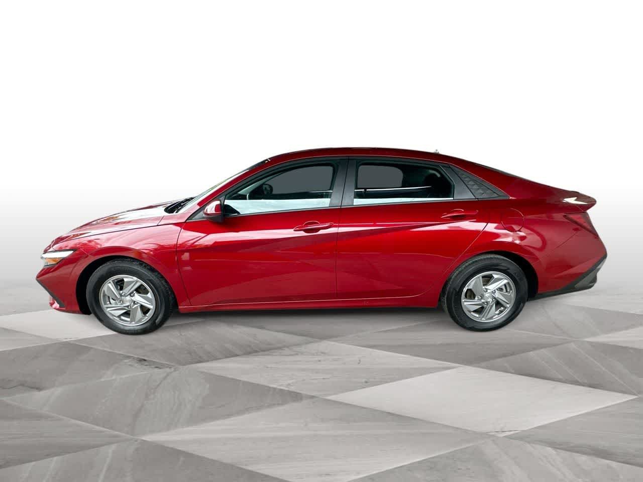 Used 2026 Hyundai Elantra SE FWD image 5