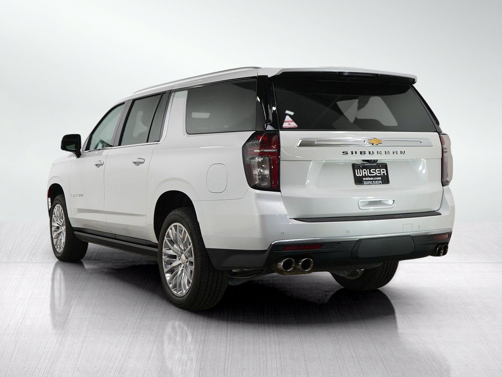 Used 2023 Chevrolet Suburban High Country AWD/4WD image 3