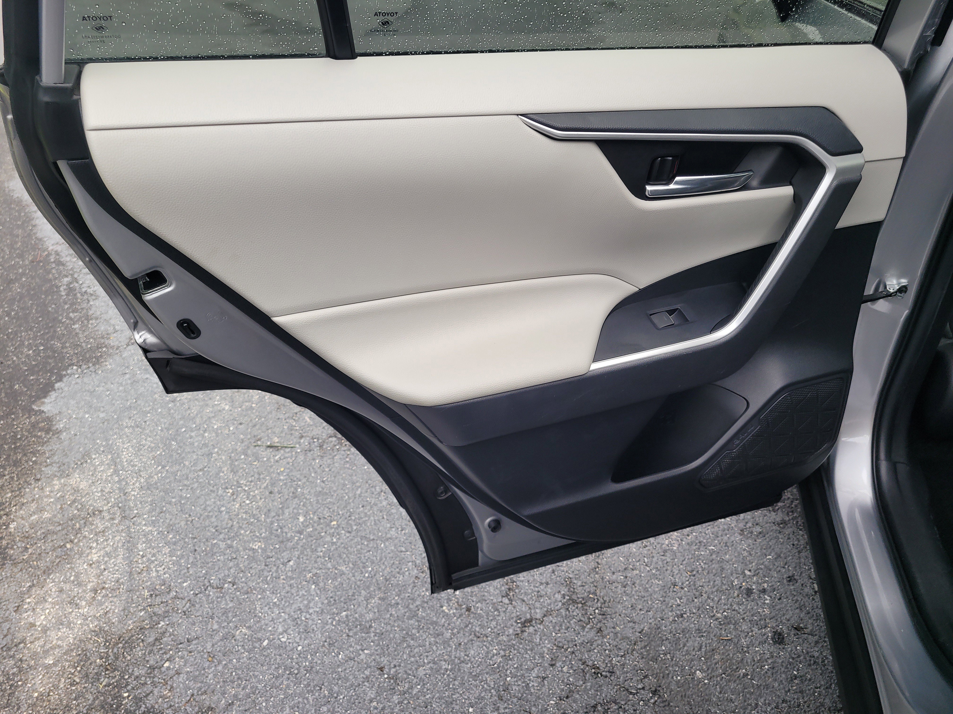 Used 2022 Toyota RAV4 XLE image 13