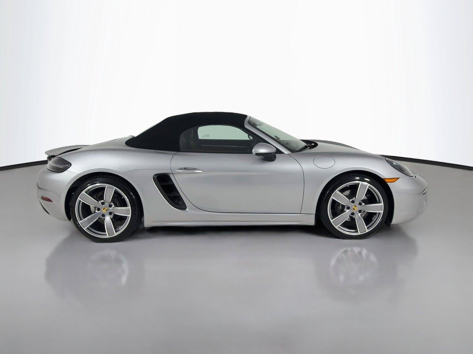 Certified 2024 Porsche 718 Boxster RWD image 29