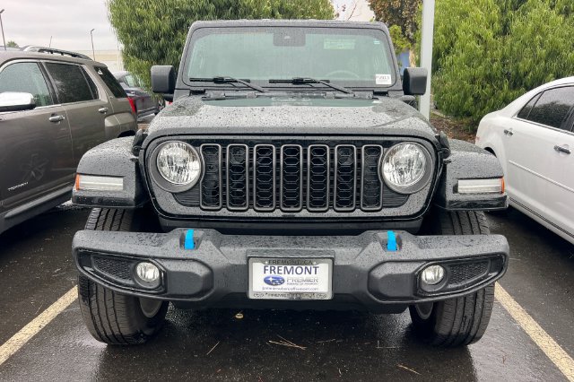 Used 2024 Jeep Wrangler Unlimited AWD/4WD image 3