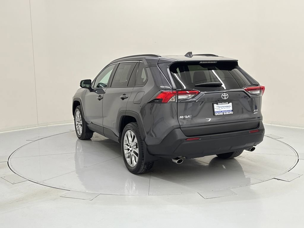 Used 2021 Toyota RAV4 XLE Premium image 3