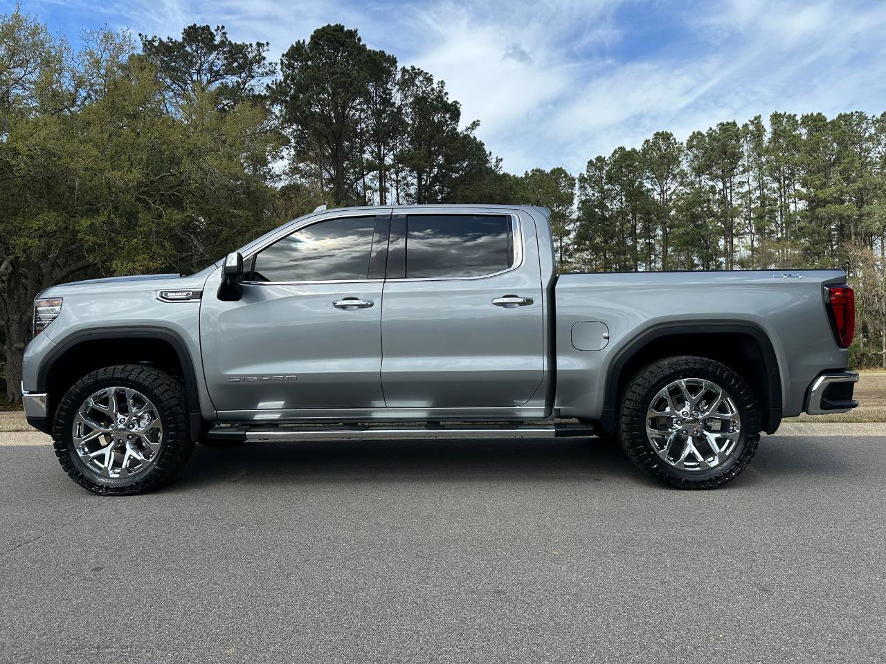 Used 2025 GMC Sierra 1500 SLT w/ SLT Premium Package image 8