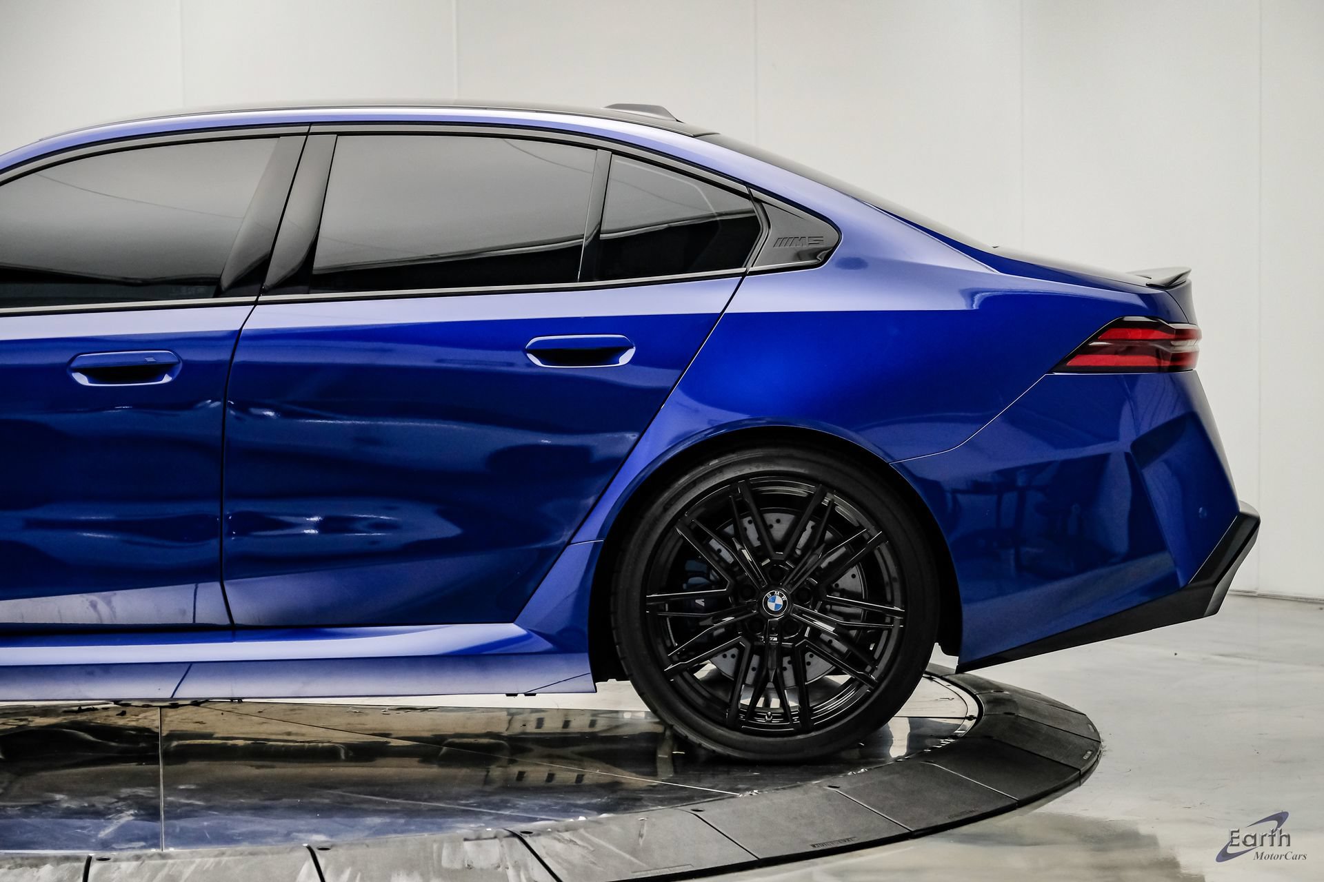 Used 2025 BMW M5 w/ Carbon Package AWD/4WD image 9