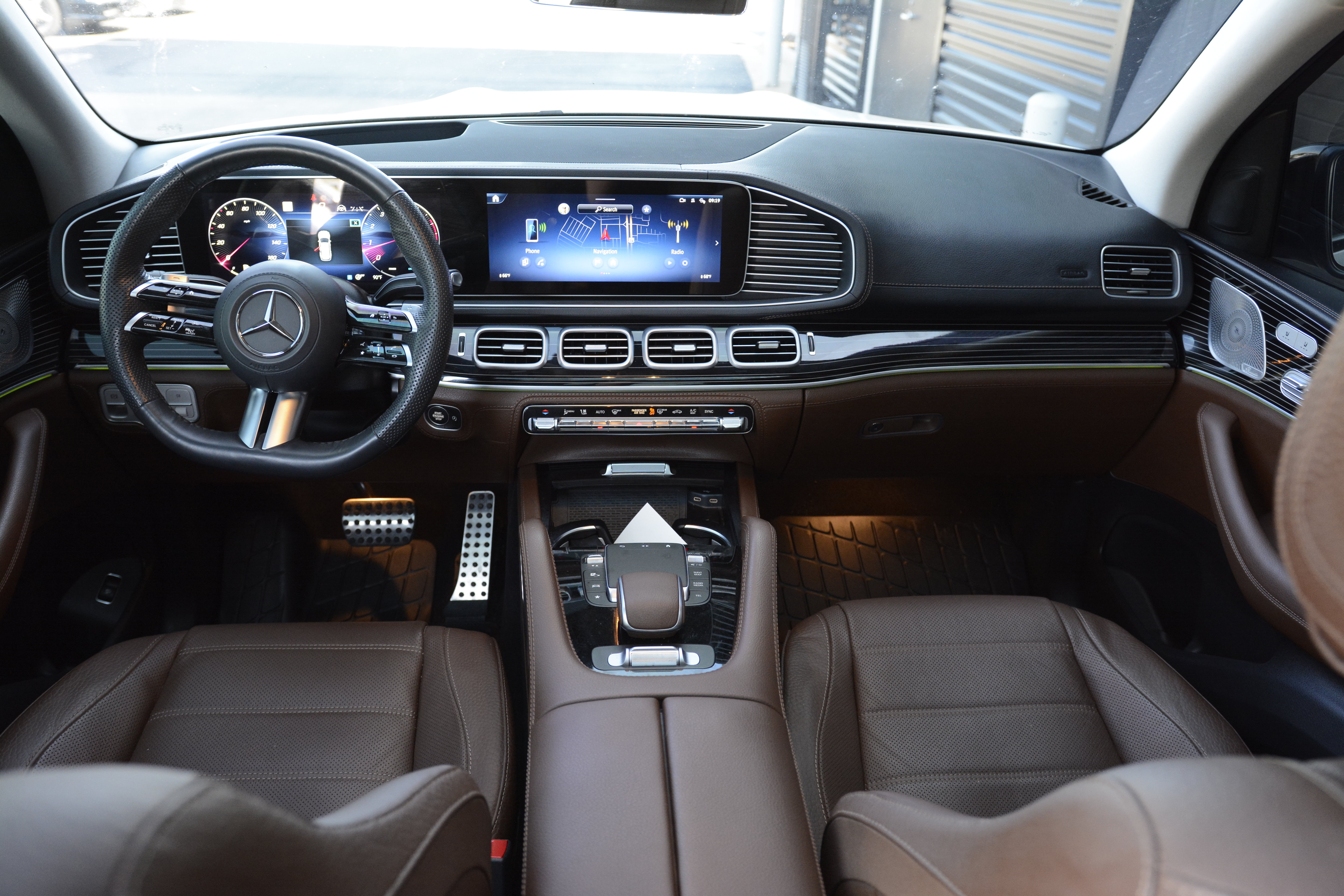Used 2024 Mercedes-Benz GLS 450 4MATIC image 12