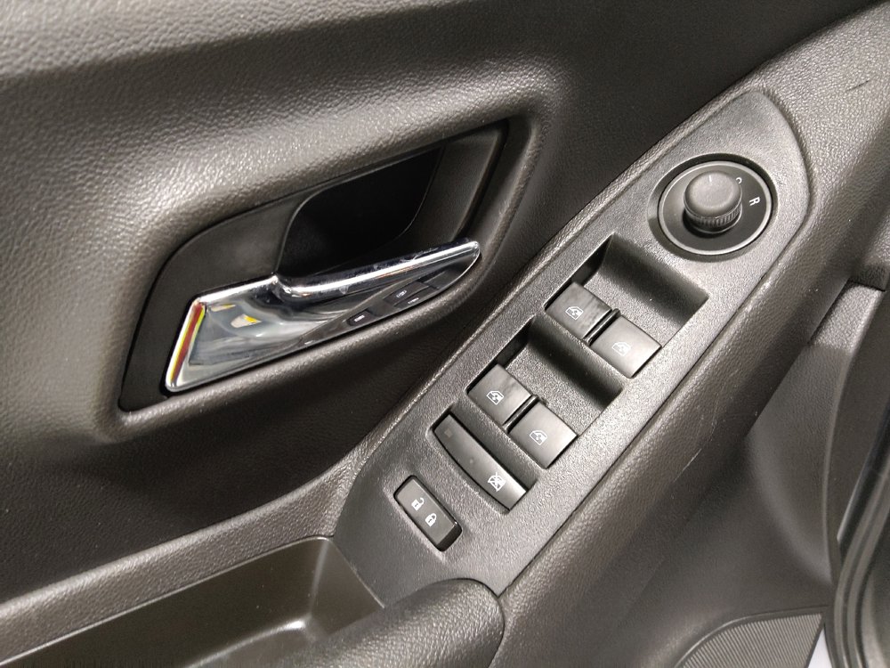 Used 2020 Chevrolet Trax LS w/ Tint and Cruise Package image 27