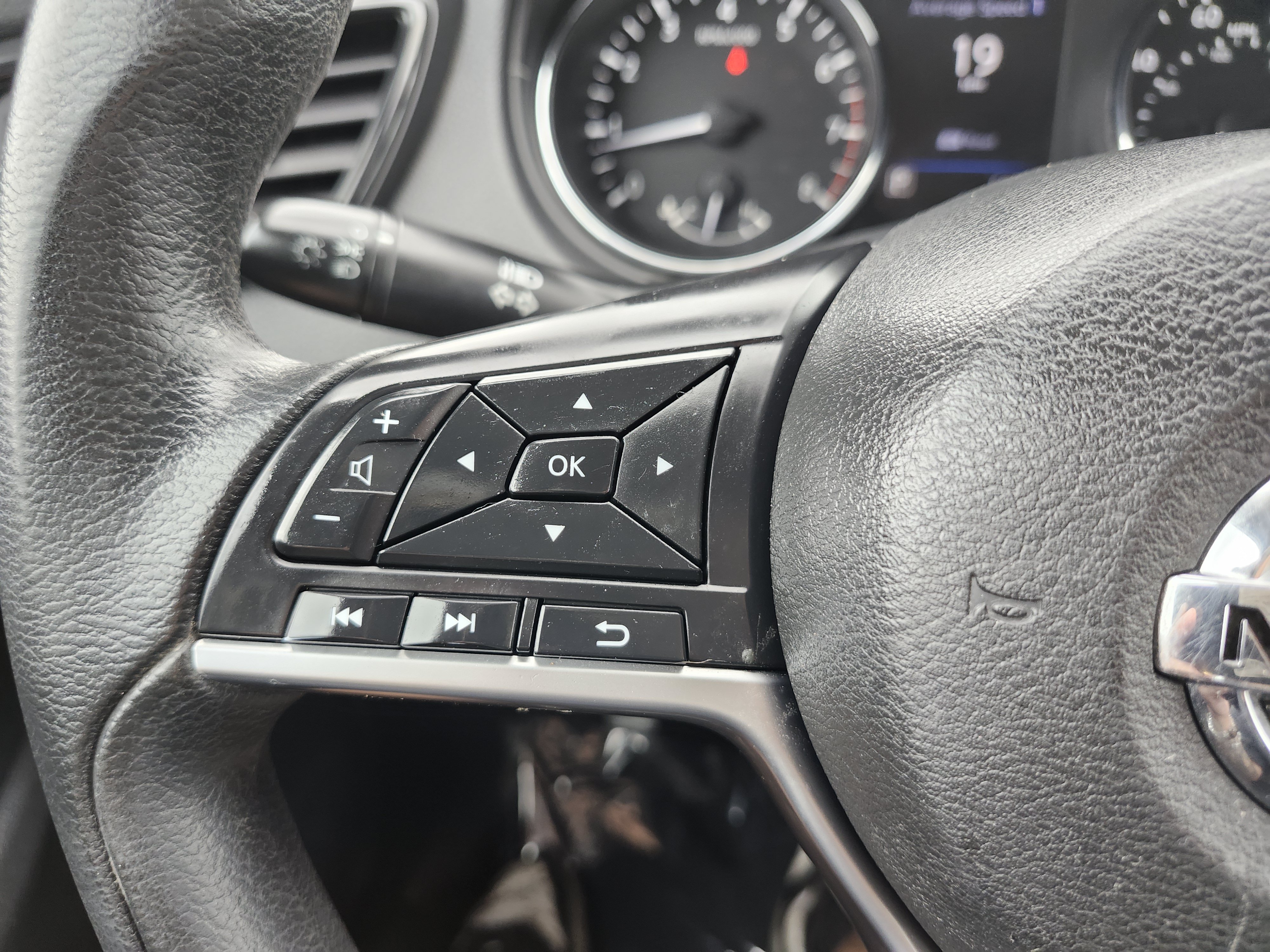 Used 2018 Nissan Rogue S FWD image 30