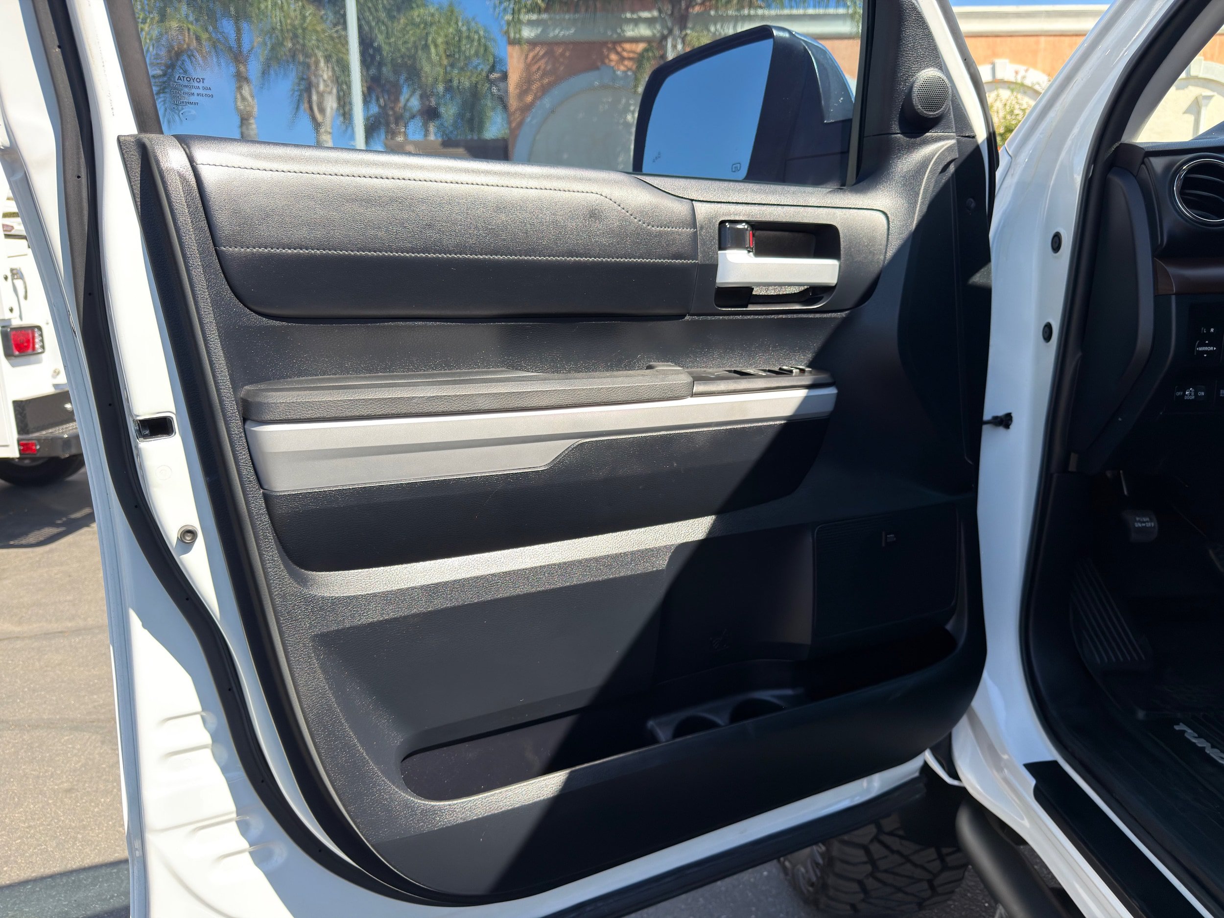 Used 2018 Toyota Tundra Limited w/ Limited Premium Package AWD/4WD image 24