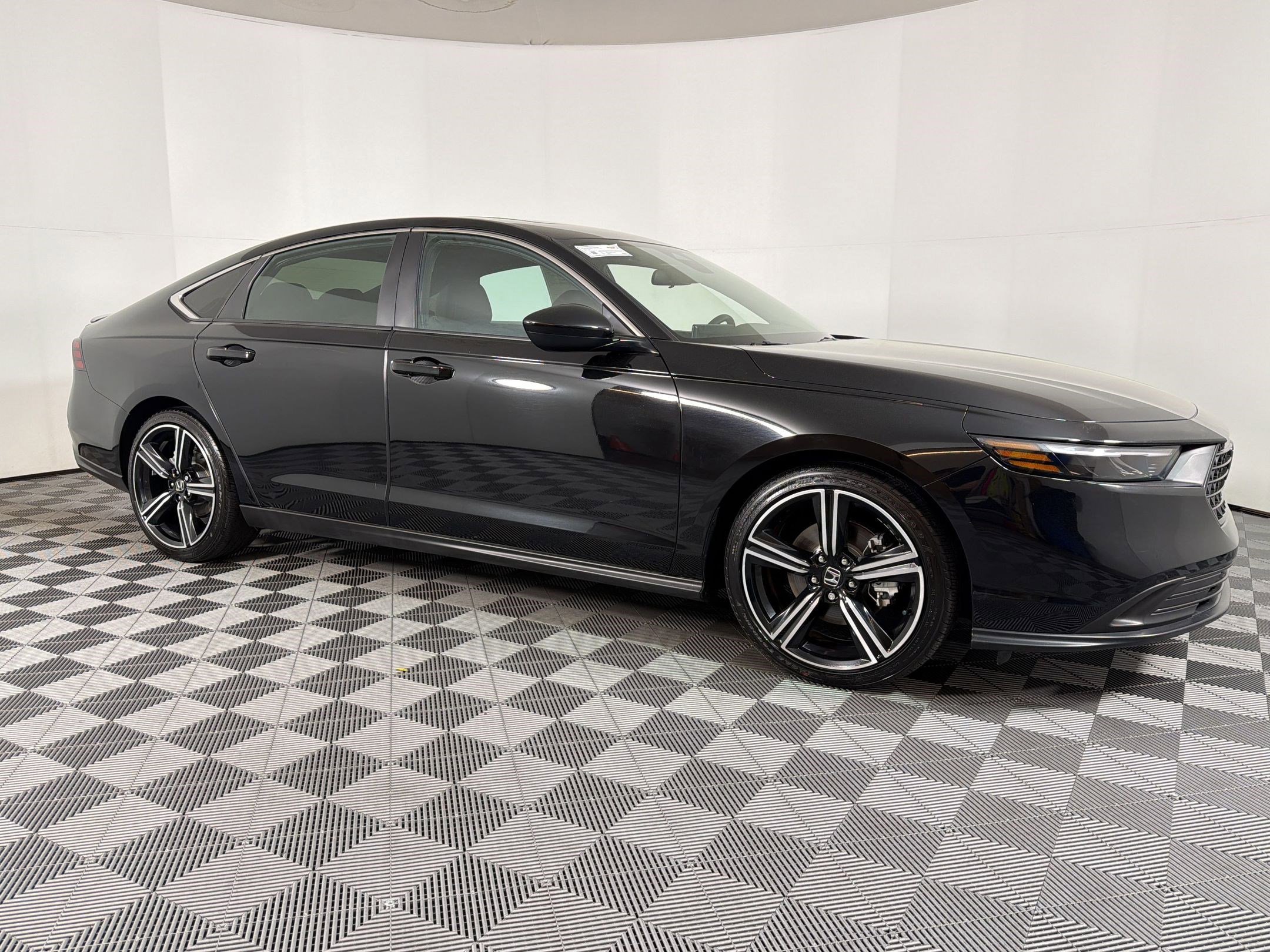 Used 2024 Honda Accord Sport image 7